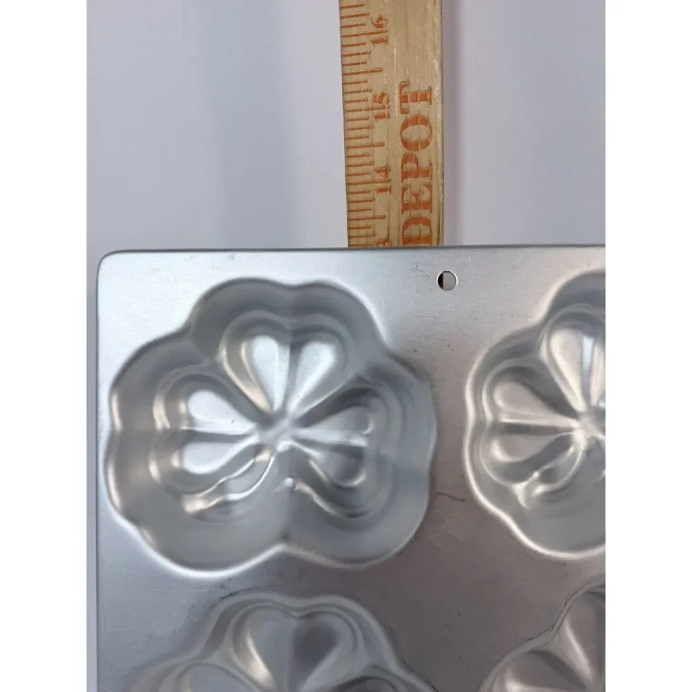 Wilton Shamrock Aluminum Cake Pan 6 Cavity Mold 1983 Cupcake Lucky 3D Clover